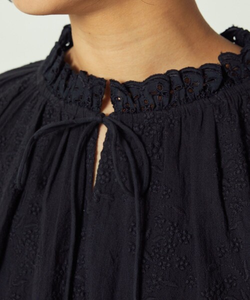 Freada（フリーダ）の「Freada/フリーダ インド総刺繍パフスリーブブラウス（シャツ/ブラウス・レディース・ホワイト/ブラック・ﾌﾘ-）」の3枚目の写真