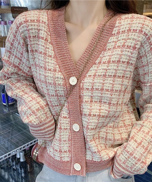 VIBGYOR Women（ヴィブジョー　ウィメン）の「【KOREA SELECT】カラフル ツイード Vネック カーディガン（カーディガン/ボレロ・レディース・ピンク/ブルー・FREE）」の4枚目の写真