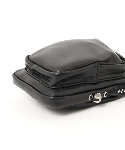 LATINA(ラティーナ)の「フェイクレザードローストリングクロスボディバッグ(ショルダーバッグ・レディース・ブラック・FREE)」の4枚目の写真