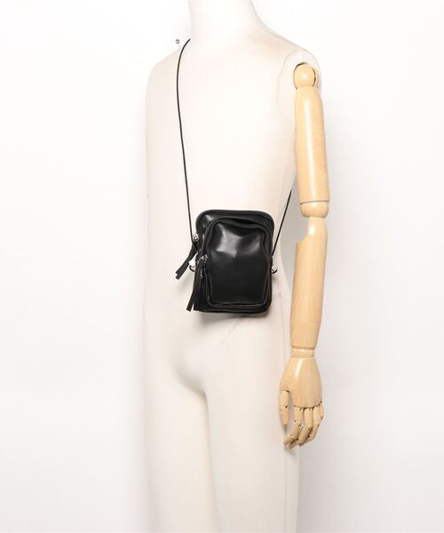 LATINA(ラティーナ)の「フェイクレザードローストリングクロスボディバッグ(ショルダーバッグ・レディース・ブラック・FREE)」の5枚目の写真