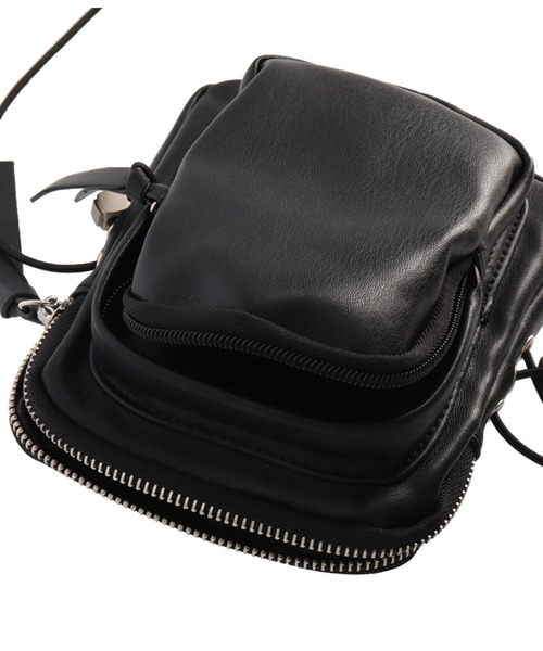 LATINA(ラティーナ)の「フェイクレザードローストリングクロスボディバッグ(ショルダーバッグ・レディース・ブラック・FREE)」の9枚目の写真