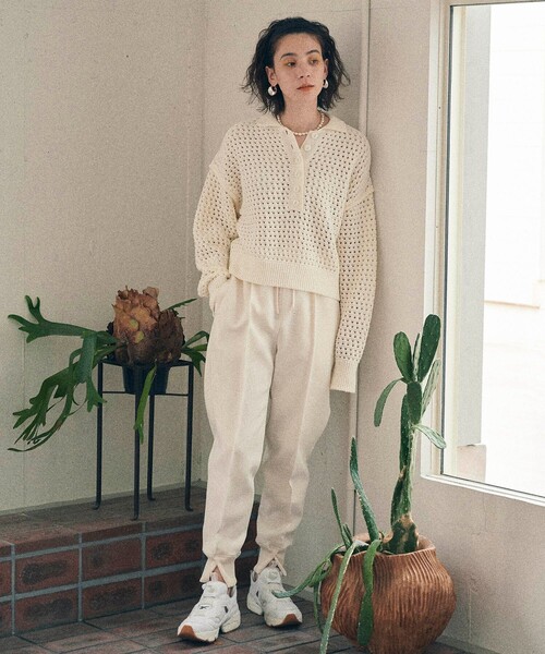 MATURED（マチュアード）の「【MATURED/マチュアード】ヘムスリットジョガーパンツ（その他パンツ・レディース・オフホワイト/ブラック・1/2）」の5枚目の写真