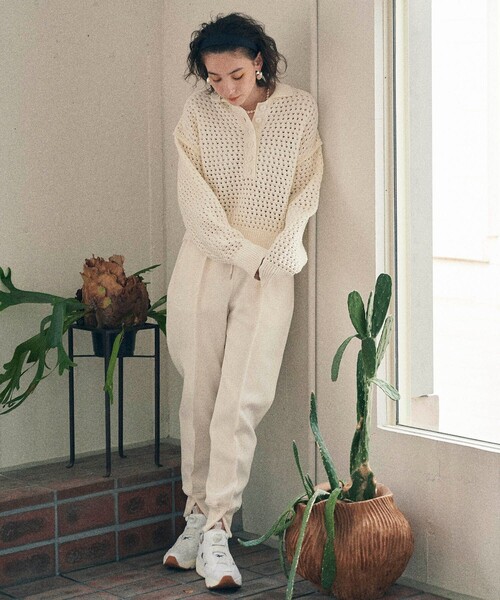 MATURED（マチュアード）の「【MATURED/マチュアード】ヘムスリットジョガーパンツ（その他パンツ・レディース・オフホワイト/ブラック・1/2）」の3枚目の写真