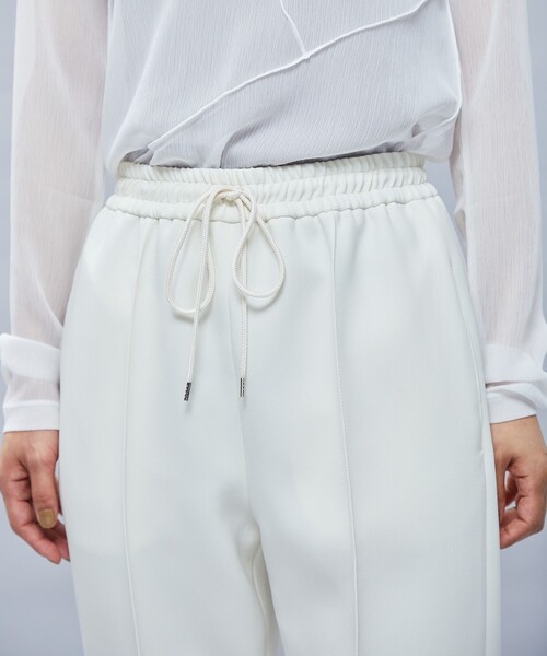 MATURED（マチュアード）の「【MATURED/マチュアード】ヘムスリットジョガーパンツ（その他パンツ・レディース・オフホワイト/ブラック・1/2）」の17枚目の写真