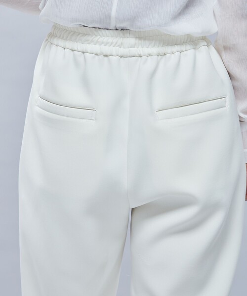 MATURED（マチュアード）の「【MATURED/マチュアード】ヘムスリットジョガーパンツ（その他パンツ・レディース・オフホワイト/ブラック・1/2）」の11枚目の写真