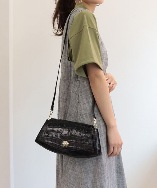 fredy emue（フレディエミュ）の「【M ROSE/エムローズ】型押しカーブフォルム ショルダーバッグ（ショルダーバッグ・レディース・ブラック/イエロー・FREE）」の5枚目の写真