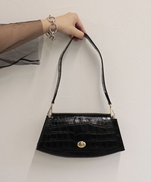 fredy emue（フレディエミュ）の「【M ROSE/エムローズ】型押しカーブフォルム ショルダーバッグ（ショルダーバッグ・レディース・ブラック/イエロー・FREE）」の18枚目の写真