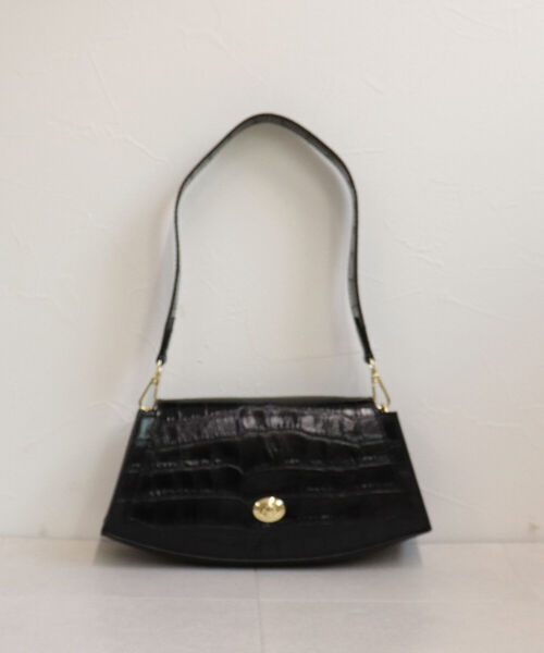 fredy emue（フレディエミュ）の「【M ROSE/エムローズ】型押しカーブフォルム ショルダーバッグ（ショルダーバッグ・レディース・ブラック/イエロー・FREE）」の4枚目の写真