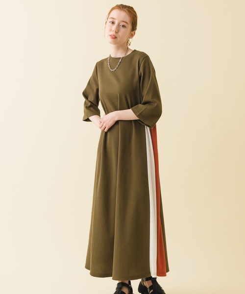 ROSIEE（ロージー）の「ROSIEE ワッフル素材脇配色ワンピース（ワンピース・レディース・ブラック/カーキ・FREE）」の6枚目の写真