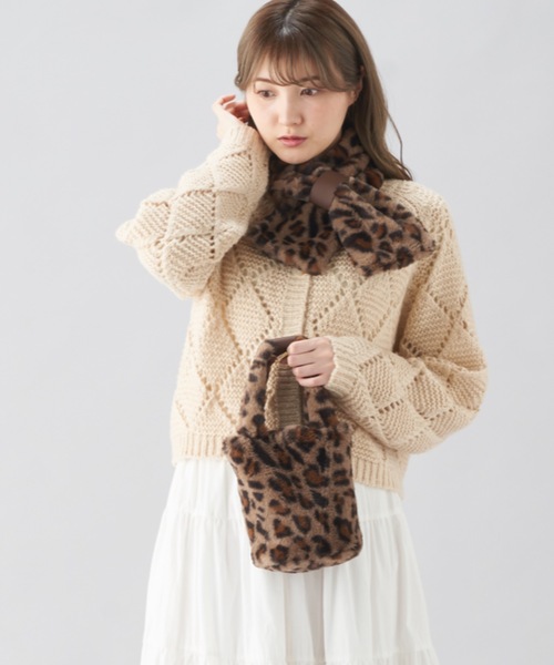 estaa(エスタ)の「バッグ&ファーマフラー ”パールビジュー”(マフラー・レディース・グレー/オフホワイト/ホワイト/ライトグレー/ダークブラウン/レオパード・FREE)」の6枚目の写真