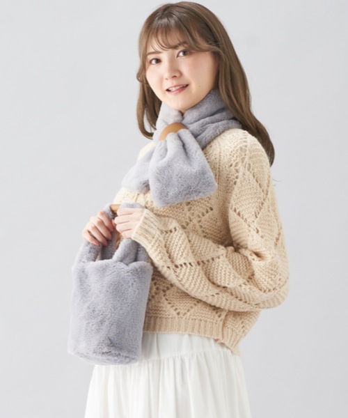 estaa(エスタ)の「バッグ&ファーマフラー ”パールビジュー”(マフラー・レディース・グレー/オフホワイト/ホワイト/ライトグレー/ダークブラウン/レオパード・FREE)」の5枚目の写真