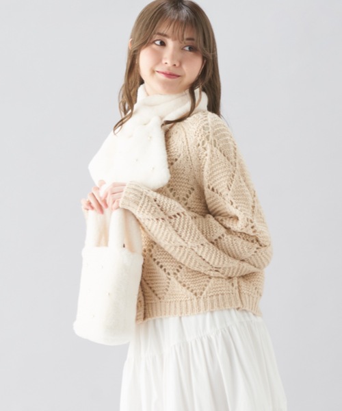 estaa(エスタ)の「バッグ&ファーマフラー ”パールビジュー”(マフラー・レディース・グレー/オフホワイト/ホワイト/ライトグレー/ダークブラウン/レオパード・FREE)」の3枚目の写真