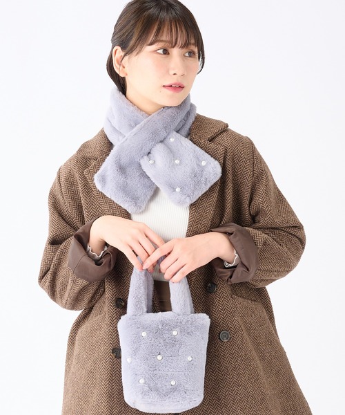 estaa(エスタ)の「バッグ&ファーマフラー ”パールビジュー”(マフラー・レディース・グレー/オフホワイト/ホワイト/ライトグレー/ダークブラウン/レオパード・FREE)」の4枚目の写真