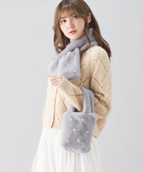 estaa(エスタ)の「バッグ&ファーマフラー ”パールビジュー”(マフラー・レディース・グレー/オフホワイト/ホワイト/ライトグレー/ダークブラウン/レオパード・FREE)」の11枚目の写真