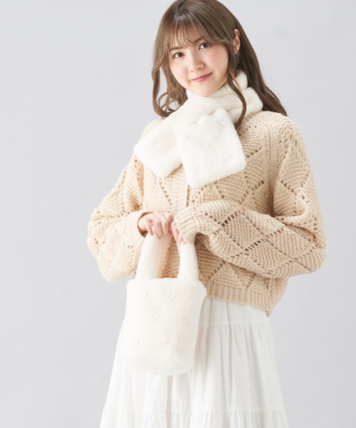 estaa(エスタ)の「バッグ&ファーマフラー ”パールビジュー”(マフラー・レディース・グレー/オフホワイト/ホワイト/ライトグレー/ダークブラウン/レオパード・FREE)」の7枚目の写真