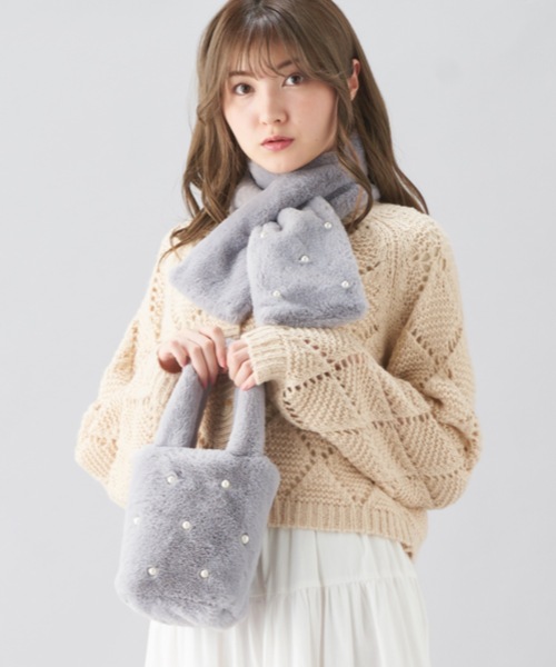 estaa(エスタ)の「バッグ&ファーマフラー ”パールビジュー”(マフラー・レディース・グレー/オフホワイト/ホワイト/ライトグレー/ダークブラウン/レオパード・FREE)」の22枚目の写真