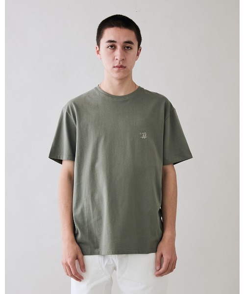 Saturdays NYC（サタデーズ ニューヨークシティ ）の「Saturdays Conservatory Standard SS Tee（Tシャツ/カットソー・メンズ・チャコールグレー/ベージュ・M/L/XL/S/X-SMALL）」の4枚目の写真