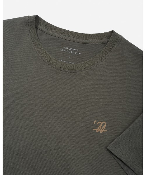Saturdays NYC（サタデーズ ニューヨークシティ ）の「Saturdays Conservatory Standard SS Tee（Tシャツ/カットソー・メンズ・チャコールグレー/ベージュ・M/L/XL/S/X-SMALL）」の8枚目の写真