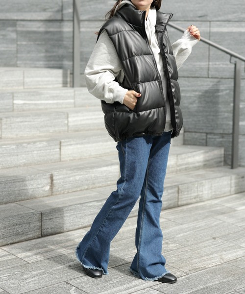 WEGO(ウィゴー)の「WEGO/フェイクレザーエコダウンベスト(ダウンベスト・レディース・ブラック・FREE)」の2枚目の写真