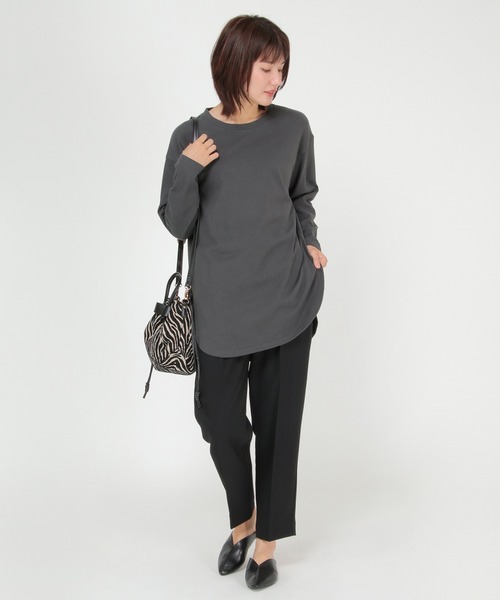 ikka（イッカ）の「コットンUSA裾ラウンドTシャツ（Tシャツ/カットソー・レディース・チャコールグレー/オフホワイト/その他1・M/L）」の6枚目の写真