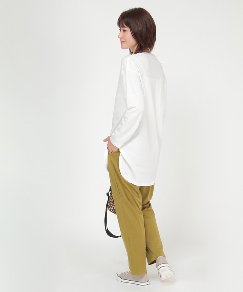 ikka（イッカ）の「コットンUSA裾ラウンドTシャツ（Tシャツ/カットソー・レディース・チャコールグレー/オフホワイト/その他1・M/L）」の5枚目の写真