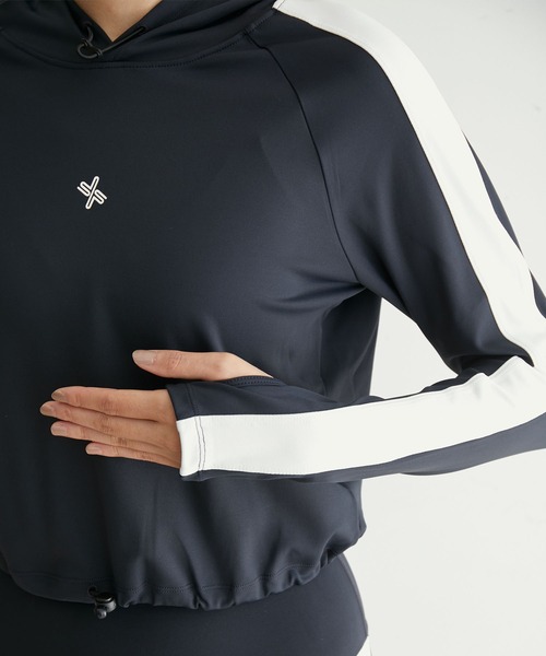 XEXYMIX(ゼクシィミックス)の「【XEXYMIX】接触冷感&UV サイドライン フード付き 長袖トップ(Tシャツ/カットソー・レディース・ブラック・S/M)」の10枚目の写真