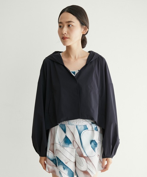 NERGY（ナージー）の「【Speedo】UV&水陸両用 リラックスパフスリーブフーディー（ラッシュガード・レディース・ブラック/ブラウン系その他3・M）」の17枚目の写真