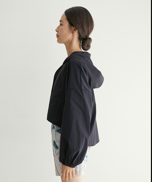 NERGY（ナージー）の「【Speedo】UV&水陸両用 リラックスパフスリーブフーディー（ラッシュガード・レディース・ブラック/ブラウン系その他3・M）」の9枚目の写真