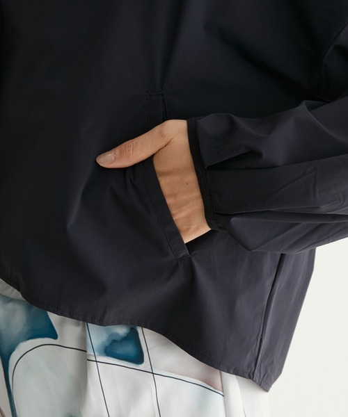 NERGY（ナージー）の「【Speedo】UV&水陸両用 リラックスパフスリーブフーディー（ラッシュガード・レディース・ブラック/ブラウン系その他3・M）」の15枚目の写真