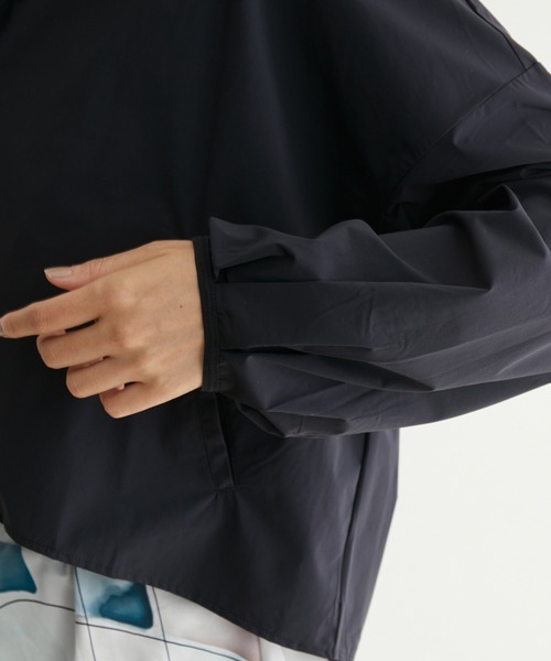 NERGY（ナージー）の「【Speedo】UV&水陸両用 リラックスパフスリーブフーディー（ラッシュガード・レディース・ブラック/ブラウン系その他3・M）」の14枚目の写真