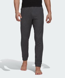 adidas（アディダス）の「AEROREADY ウォーム ヨガ フリース トレーニング 7/8丈パンツ / アディダス adidas（スウェットパンツ・メンズ）」