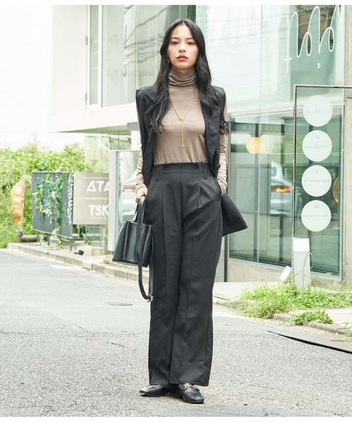 ANAP（アナップ）の「センターラインスラックス【セットアップ着用可】（スラックス・レディース・ベージュ/ブラック/モスグリーン・FREE）」の4枚目の写真