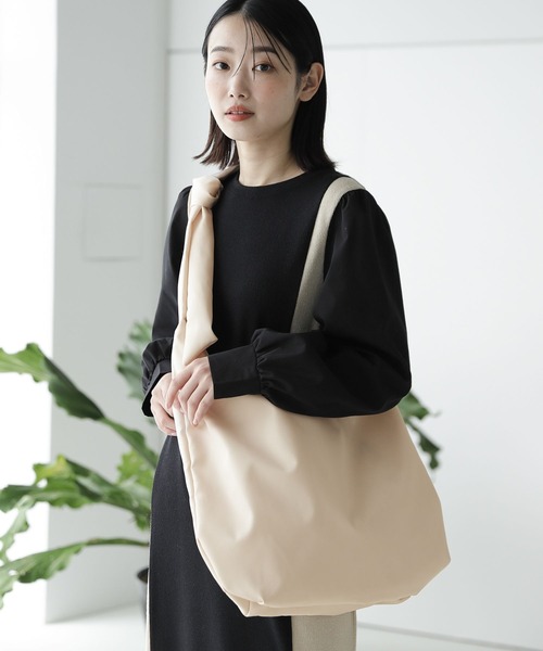 LAKOLE(ラコレ)の「ワンノットパテッドショルダーバッグ / 177541(ショルダーバッグ・レディース・アイボリー/ベージュ/ブラック/ブラウン系その他・FREE)」の4枚目の写真