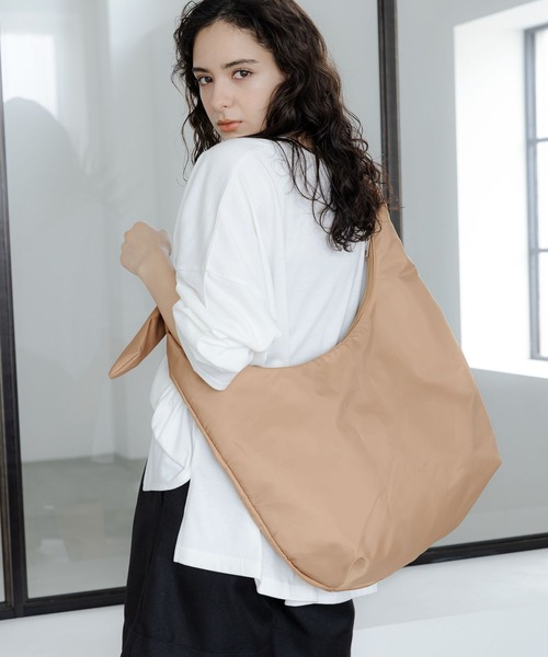 ブラック あひ様 LAKOLE（ラコレ）の「ワンノットパテッドショルダーバッグ