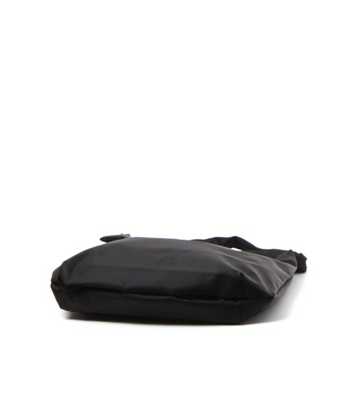 LAKOLE(ラコレ)の「ワンノットパテッドショルダーバッグ / 177541(ショルダーバッグ・レディース・アイボリー/ベージュ/ブラック/ブラウン系その他・FREE)」の7枚目の写真