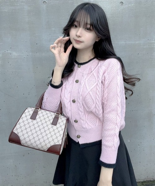 titty＆Co. PETIT by poyo（ティティーアンドコープティバイポヨ）の「【titty&Co.PETIT by poyo】バイカラーケーブルニットカーディガン（カーディガン/ボレロ・レディース・ピンク/ホワイト・FREE）」の2枚目の写真