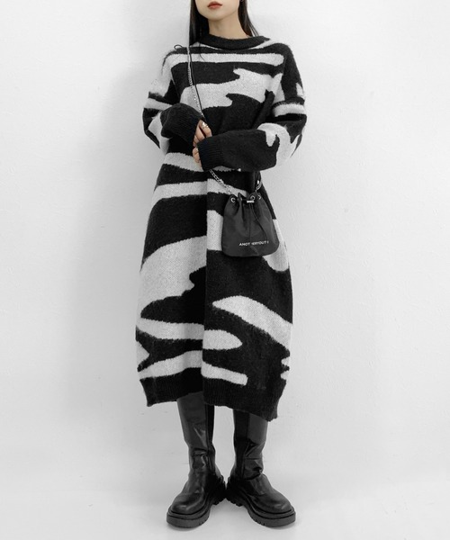 LVEU.（ラブユ.）の「【LVEU.】チェーンショルダーミニ巾着バッグ / バッグ 鞄 BAG ミニ ショルダー 巾着 チェーン ブラック（ショルダーバッグ・レディース・ブラック・FREE）」の3枚目の写真