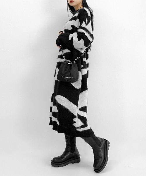 LVEU.（ラブユ.）の「【LVEU.】チェーンショルダーミニ巾着バッグ / バッグ 鞄 BAG ミニ ショルダー 巾着 チェーン ブラック（ショルダーバッグ・レディース・ブラック・FREE）」の4枚目の写真