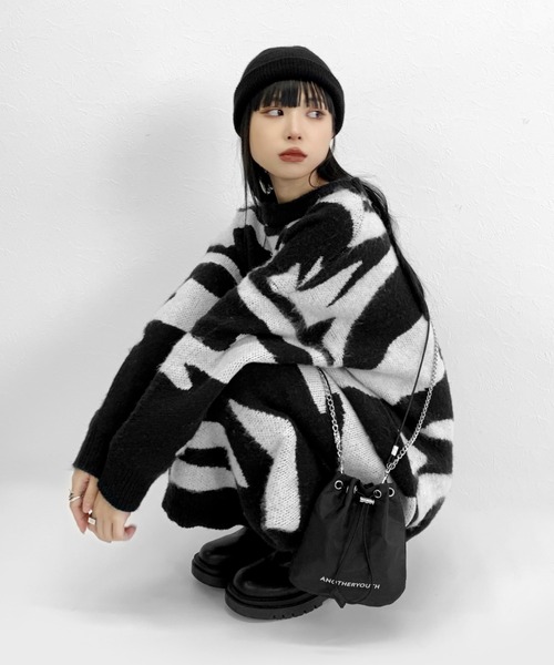 LVEU.（ラブユ.）の「【LVEU.】チェーンショルダーミニ巾着バッグ / バッグ 鞄 BAG ミニ ショルダー 巾着 チェーン ブラック（ショルダーバッグ・レディース・ブラック・FREE）」の5枚目の写真