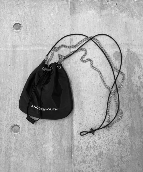 LVEU.（ラブユ.）の「【LVEU.】チェーンショルダーミニ巾着バッグ / バッグ 鞄 BAG ミニ ショルダー 巾着 チェーン ブラック（ショルダーバッグ・レディース・ブラック・FREE）」の7枚目の写真