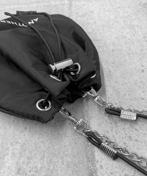 LVEU.（ラブユ.）の「【LVEU.】チェーンショルダーミニ巾着バッグ / バッグ 鞄 BAG ミニ ショルダー 巾着 チェーン ブラック（ショルダーバッグ・レディース・ブラック・FREE）」の8枚目の写真