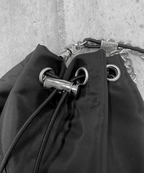 LVEU.（ラブユ.）の「【LVEU.】チェーンショルダーミニ巾着バッグ / バッグ 鞄 BAG ミニ ショルダー 巾着 チェーン ブラック（ショルダーバッグ・レディース・ブラック・FREE）」の9枚目の写真