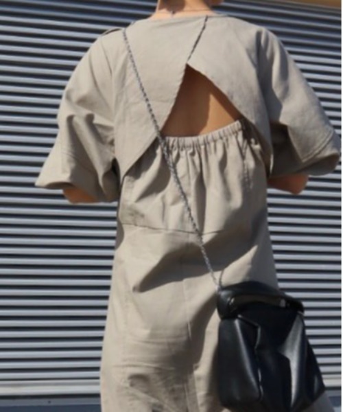 Meli rich（メリーリッチ）の「リネンライクバックケープワンピース（ワンピース・レディース・ブラック/アイボリー/ベージュ・FREE）」の3枚目の写真