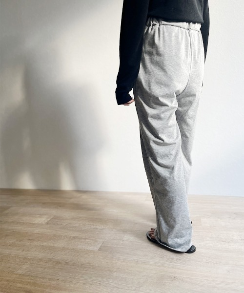ISOOK（アイスー）の「Tuck design loose sweat pants / タックデザインルーズスウェットパンツ（その他パンツ・レディース・ブラック/グレー・FREE）」の16枚目の写真