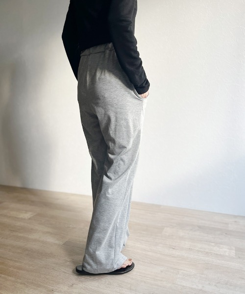 ISOOK（アイスー）の「Tuck design loose sweat pants / タックデザインルーズスウェットパンツ（その他パンツ・レディース・ブラック/グレー・FREE）」の9枚目の写真