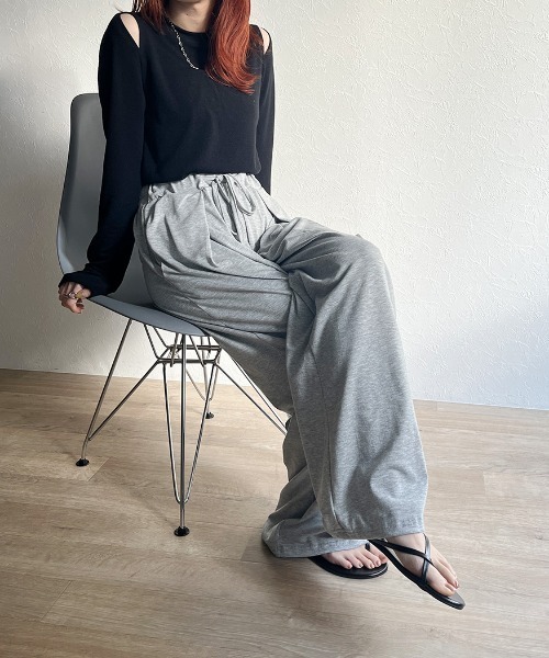 ISOOK（アイスー）の「Tuck design loose sweat pants / タックデザインルーズスウェットパンツ（その他パンツ・レディース・ブラック/グレー・FREE）」の12枚目の写真