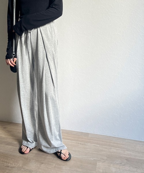ISOOK（アイスー）の「Tuck design loose sweat pants / タックデザインルーズスウェットパンツ（その他パンツ・レディース・ブラック/グレー・FREE）」の7枚目の写真