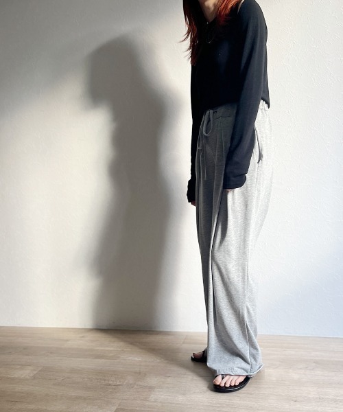 ISOOK（アイスー）の「Tuck design loose sweat pants / タックデザインルーズスウェットパンツ（その他パンツ・レディース・ブラック/グレー・FREE）」の20枚目の写真
