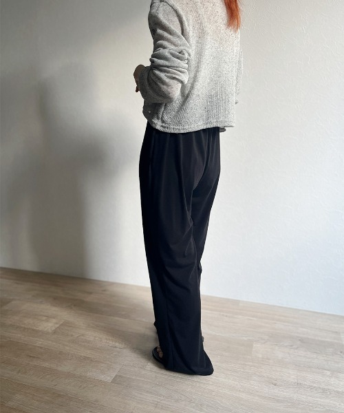 ISOOK（アイスー）の「Tuck design loose sweat pants / タックデザインルーズスウェットパンツ（その他パンツ・レディース・ブラック/グレー・FREE）」の6枚目の写真
