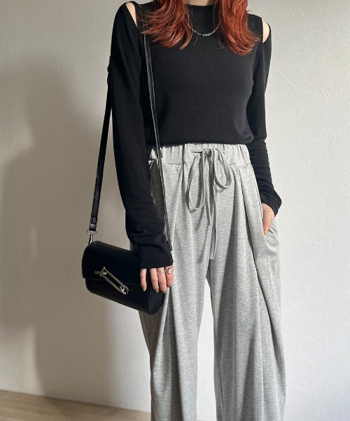 ISOOK（アイスー）の「Tuck design loose sweat pants / タックデザインルーズスウェットパンツ（その他パンツ・レディース・ブラック/グレー・FREE）」の4枚目の写真